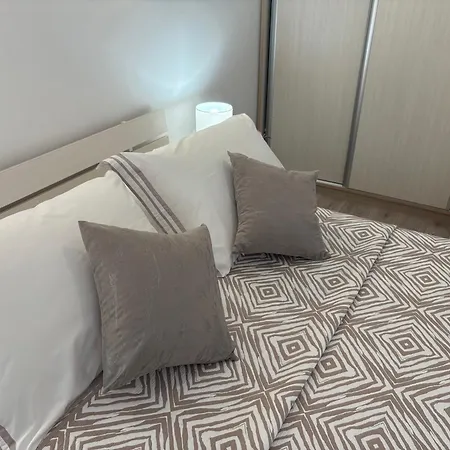 Andelina, سبليت