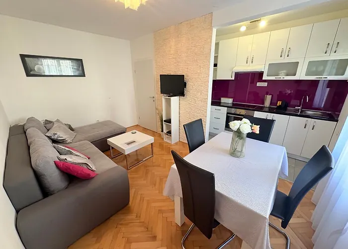 Andelina, Apartment Split