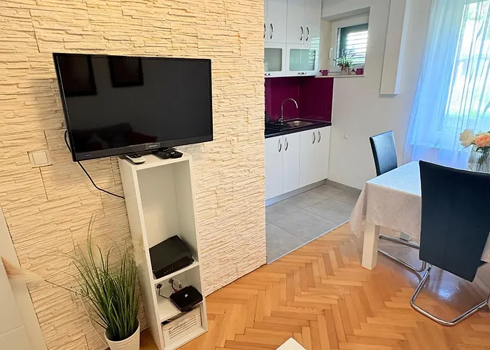 Andelina, Apartment Split