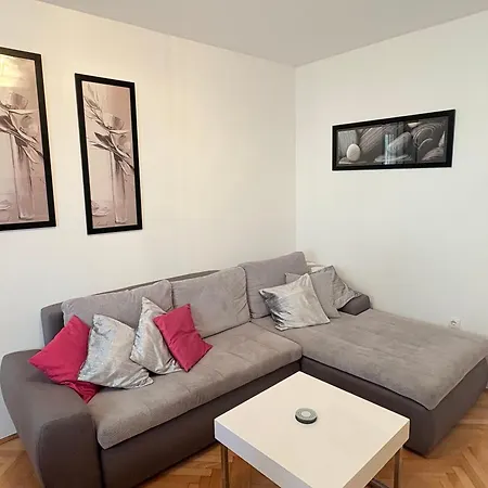 Andelina, Apartman *